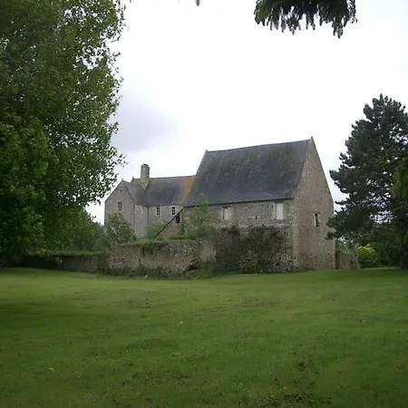Le Chateau De Neuilly La Foret